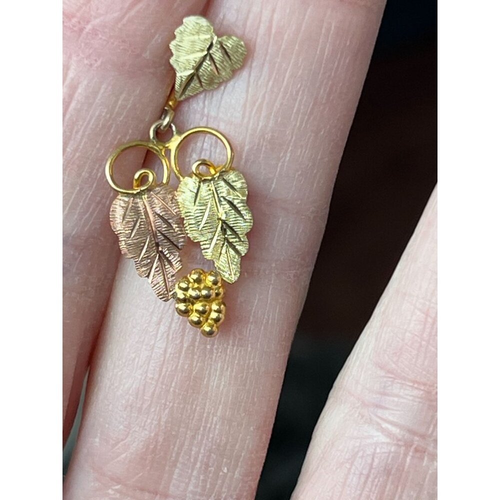 Vintage 10K gold grapes and leaves tri color clip on earrings: Black Hills; each - Picture 4 of 9